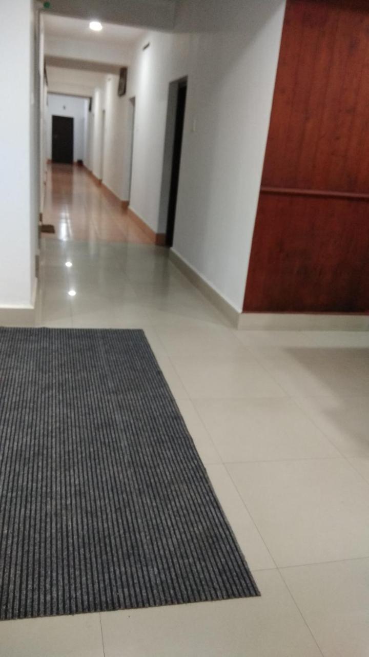 Madaparambil Tenants Home Kochi エクステリア 写真